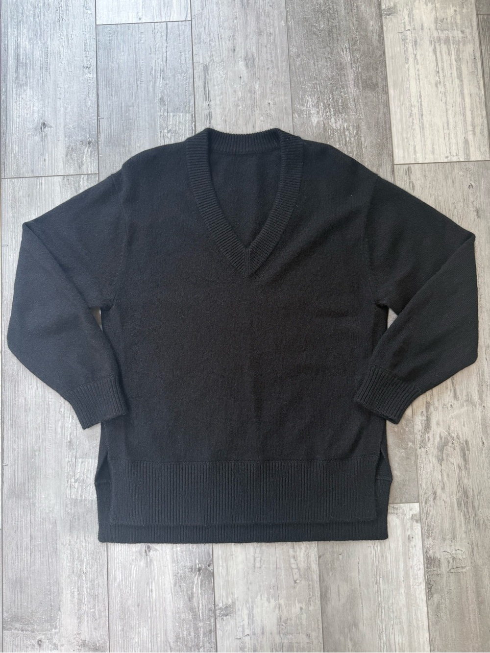 Vince 100% Cashmere Black V-Neck Sweater Side Slit Oversized Relaxed Knit Small